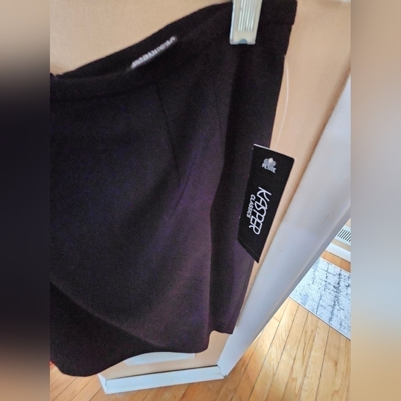 🍀Kasper Black Skirt size 6P NWT. "F" - Picture 2 of 4